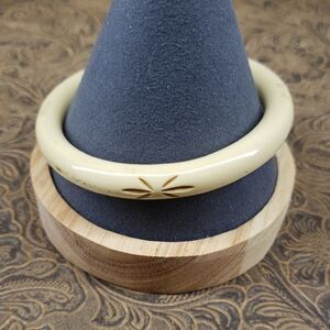 Vintage Ivory Color Carved Bangle Bracelet